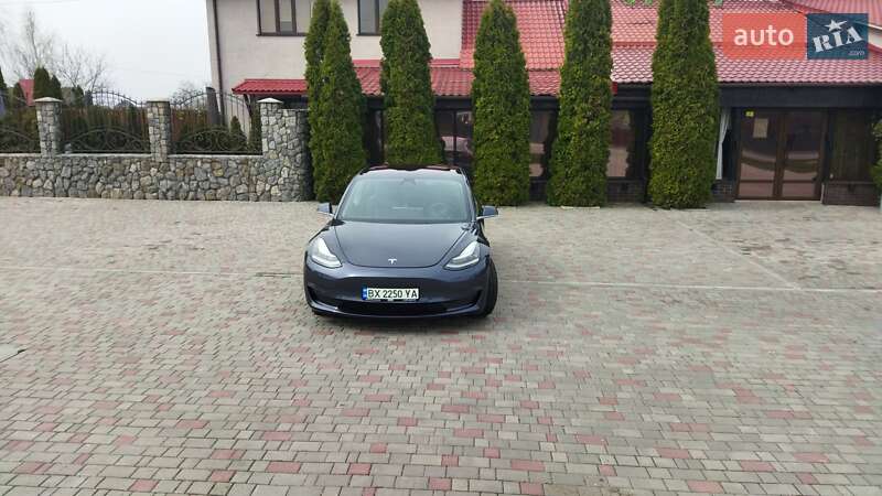 Седан Tesla Model 3 2018 в Староконстантинове