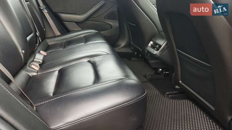 Седан Tesla Model 3 2018 в Староконстантинове