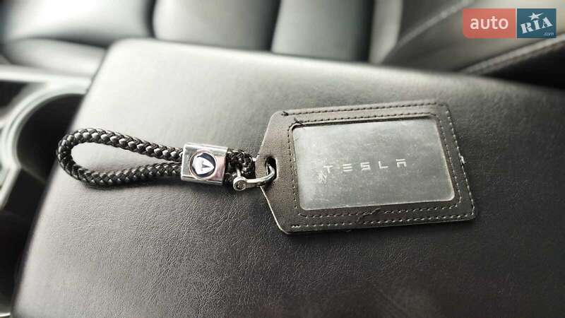 Седан Tesla Model 3 2018 в Староконстантинове