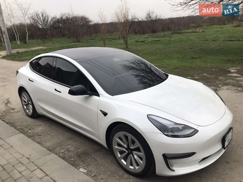 Седан Tesla Model 3 2022 в Днепре