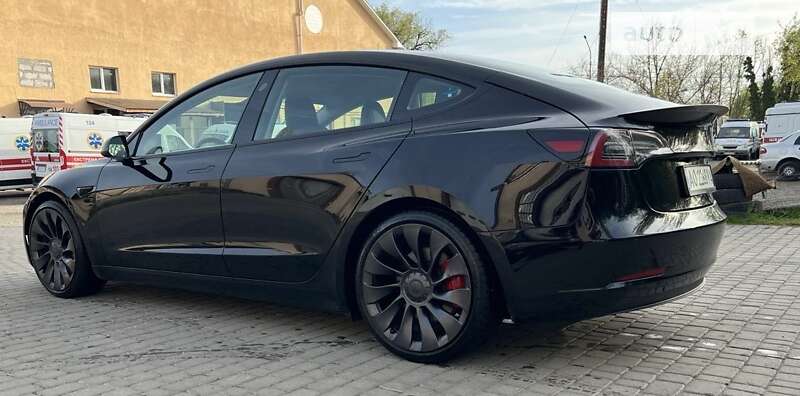 Седан Tesla Model 3 2021 в Ужгороді