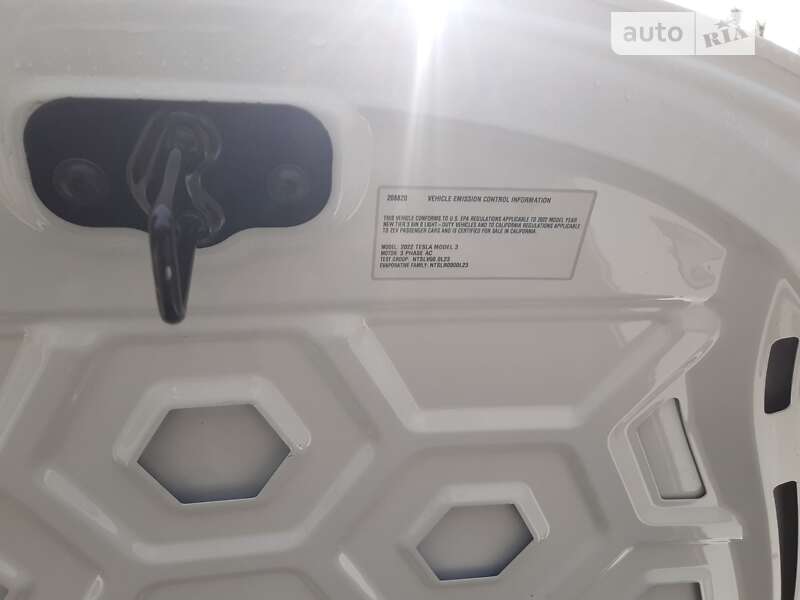 Седан Tesla Model 3 2022 в Дніпрі