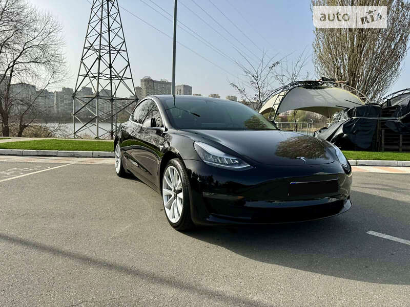 Седан Tesla Model 3 2019 в Киеве