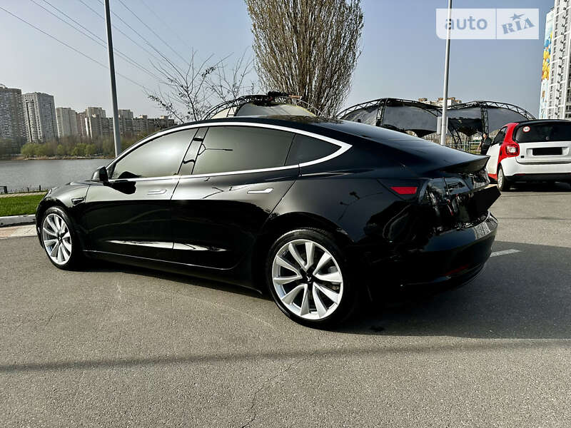 Седан Tesla Model 3 2019 в Киеве
