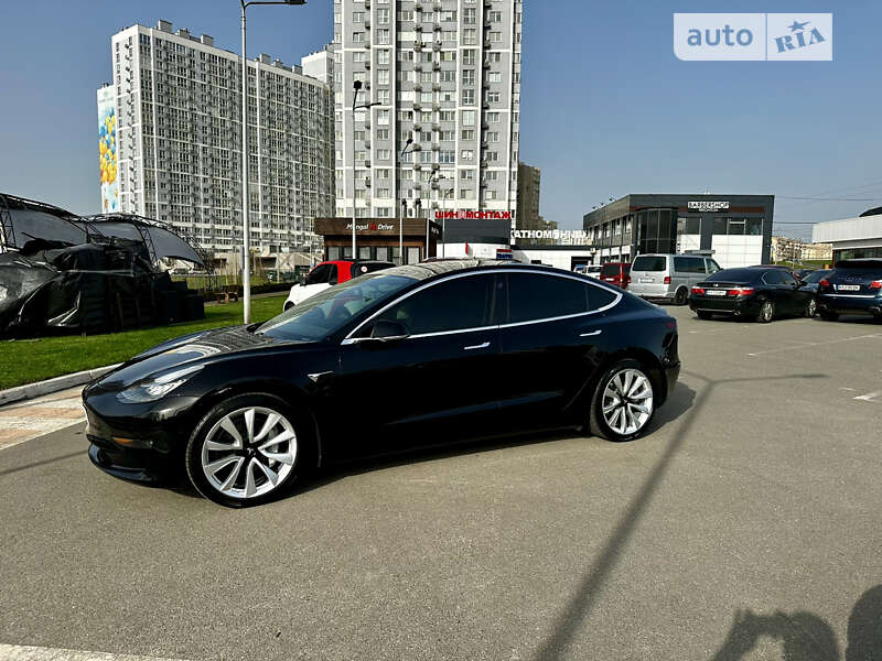 Седан Tesla Model 3 2019 в Киеве
