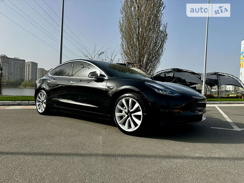 Седан Tesla Model 3 2019 в Киеве