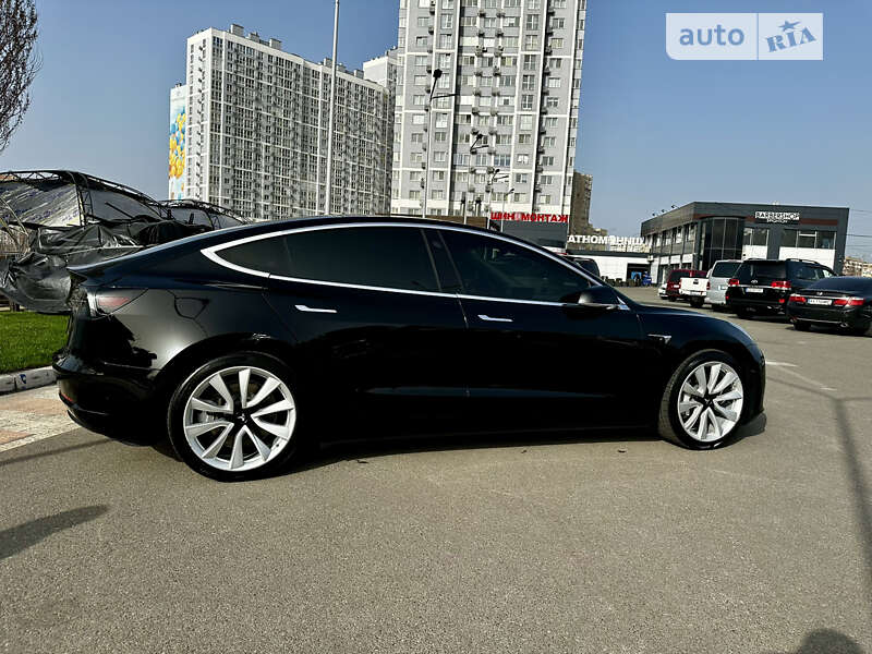 Седан Tesla Model 3 2019 в Киеве