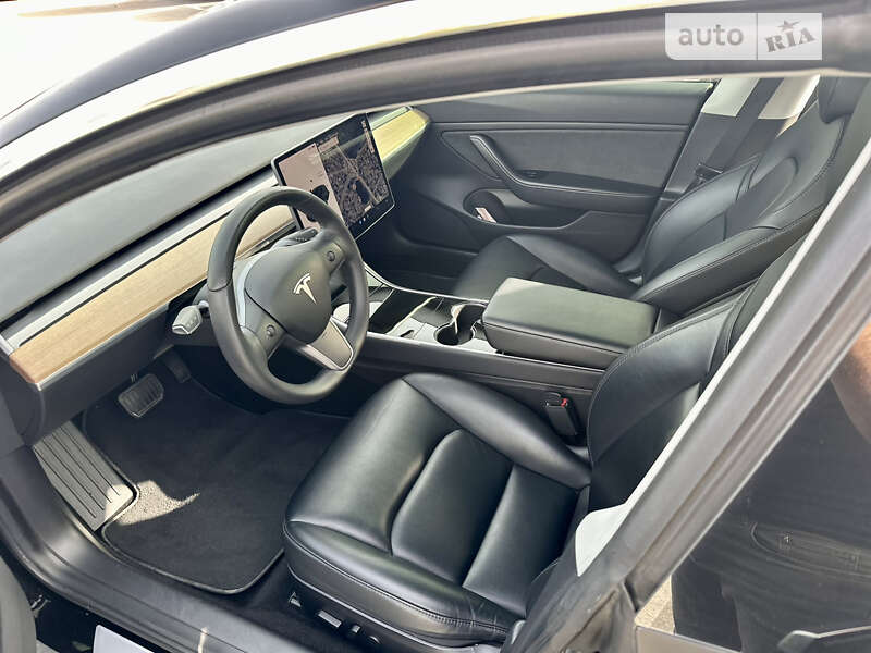 Седан Tesla Model 3 2019 в Киеве