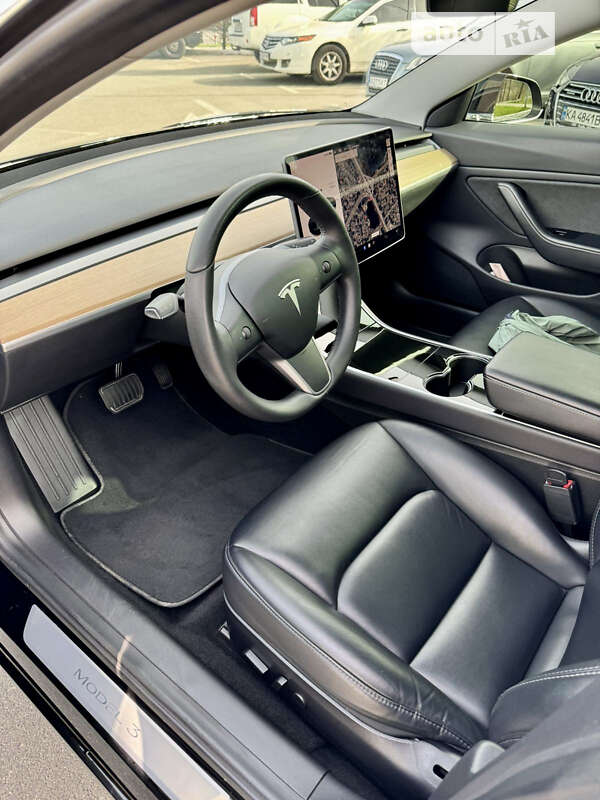 Седан Tesla Model 3 2019 в Киеве
