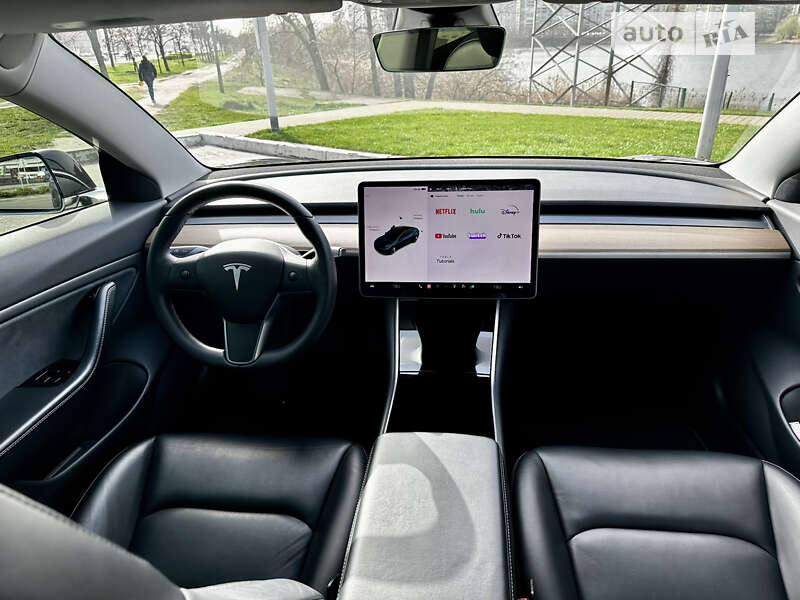Седан Tesla Model 3 2019 в Киеве