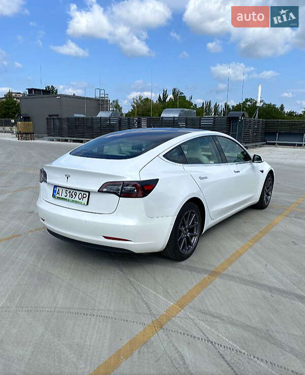 Седан Tesla Model 3 2020 в Львове