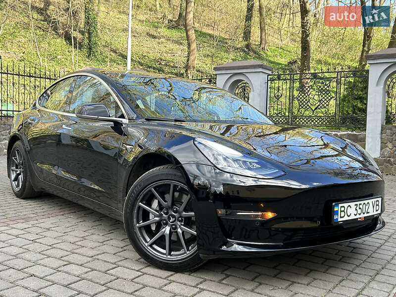 Седан Tesla Model 3 2018 в Львові