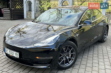 Седан Tesla Model 3 2018 в Львові