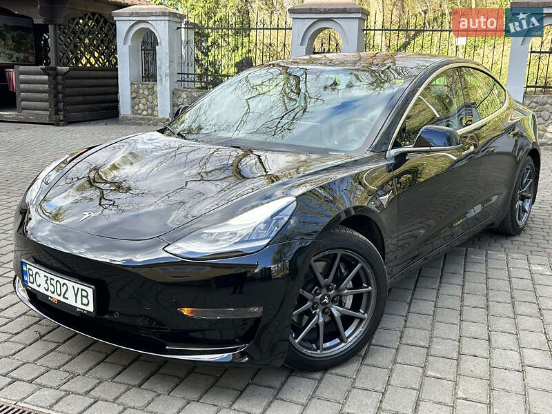Седан Tesla Model 3 2018 в Львові