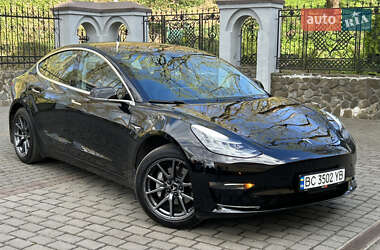 Седан Tesla Model 3 2018 в Львове