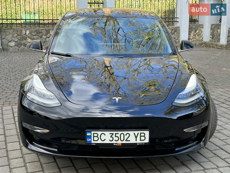 Седан Tesla Model 3 2018 в Львові