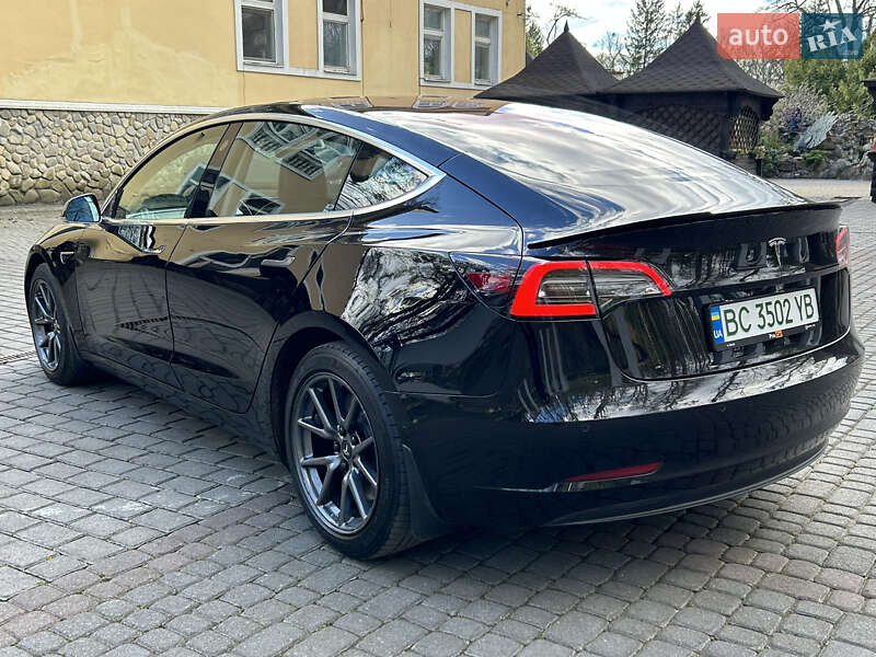 Седан Tesla Model 3 2018 в Львові