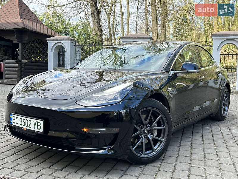 Седан Tesla Model 3 2018 в Львові