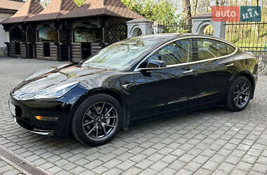 Седан Tesla Model 3 2018 в Львові