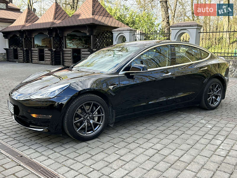 Седан Tesla Model 3 2018 в Львові