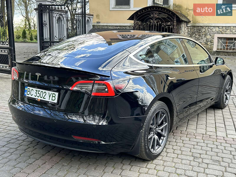 Седан Tesla Model 3 2018 в Львові