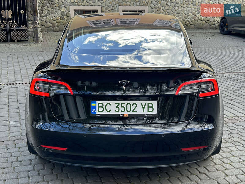 Седан Tesla Model 3 2018 в Львове