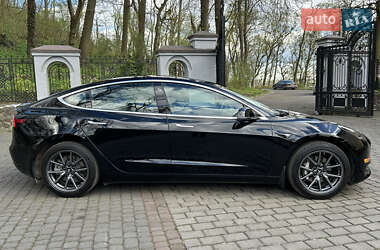 Седан Tesla Model 3 2018 в Львові