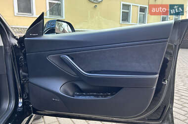 Седан Tesla Model 3 2018 в Львове