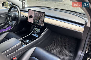 Седан Tesla Model 3 2018 в Львові