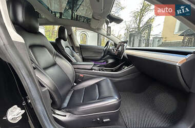 Седан Tesla Model 3 2018 в Львові