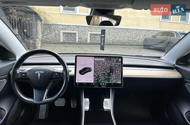 Седан Tesla Model 3 2018 в Львове