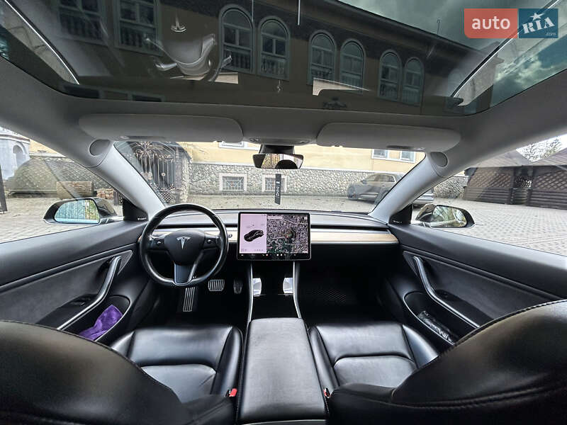 Седан Tesla Model 3 2018 в Львові