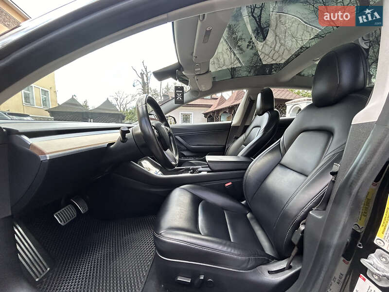 Седан Tesla Model 3 2018 в Львове