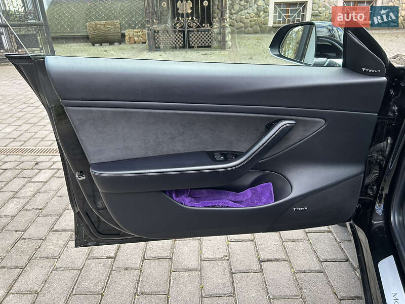 Седан Tesla Model 3 2018 в Львові