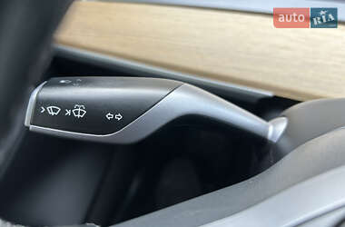 Седан Tesla Model 3 2018 в Львові
