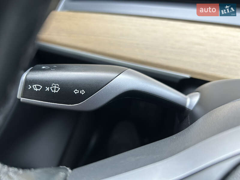 Седан Tesla Model 3 2018 в Львові