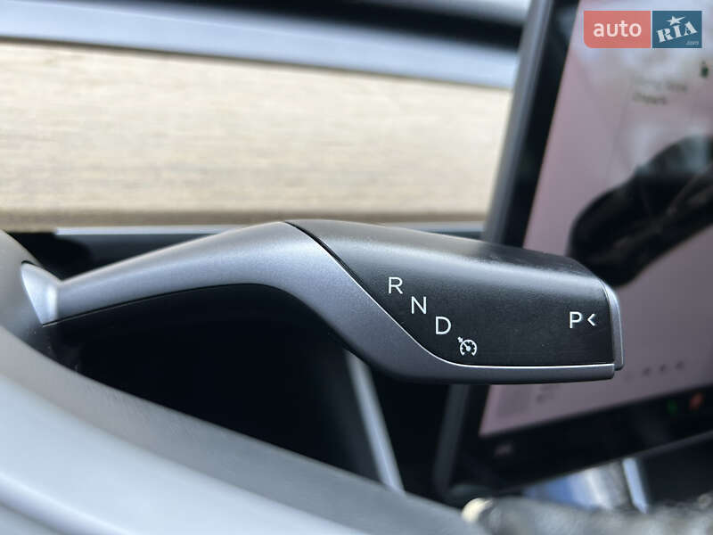 Седан Tesla Model 3 2018 в Львові