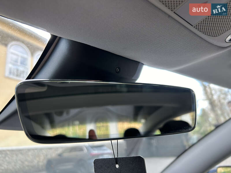 Седан Tesla Model 3 2018 в Львові