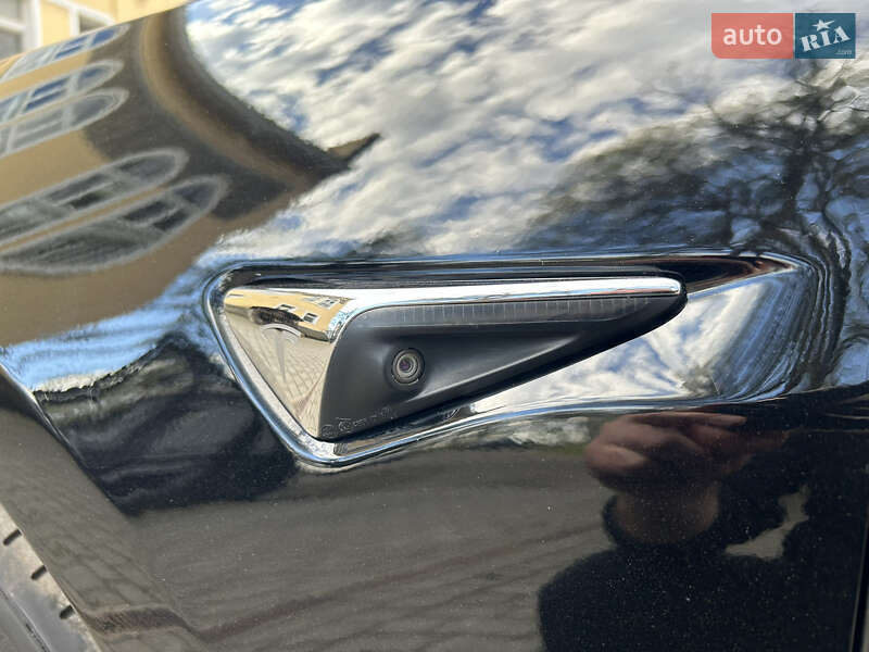 Седан Tesla Model 3 2018 в Львові
