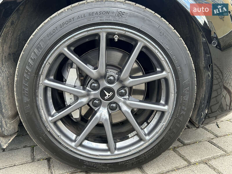 Седан Tesla Model 3 2018 в Львові