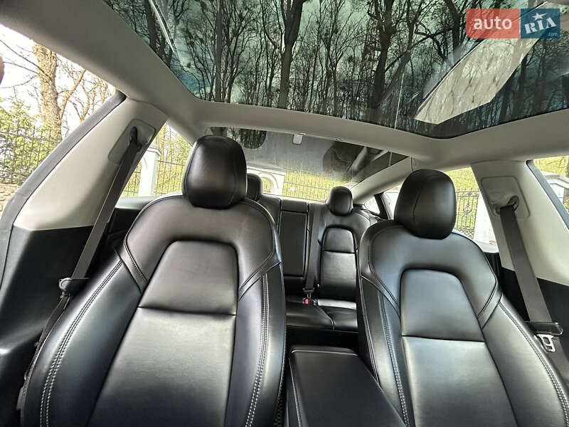 Седан Tesla Model 3 2018 в Львові
