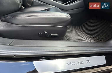 Седан Tesla Model 3 2018 в Львові