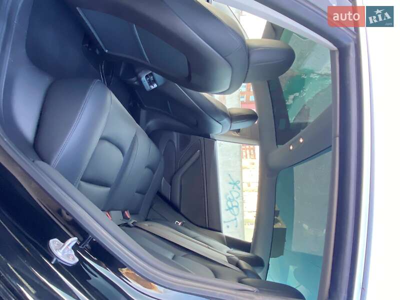 Седан Tesla Model 3 2019 в Одесі