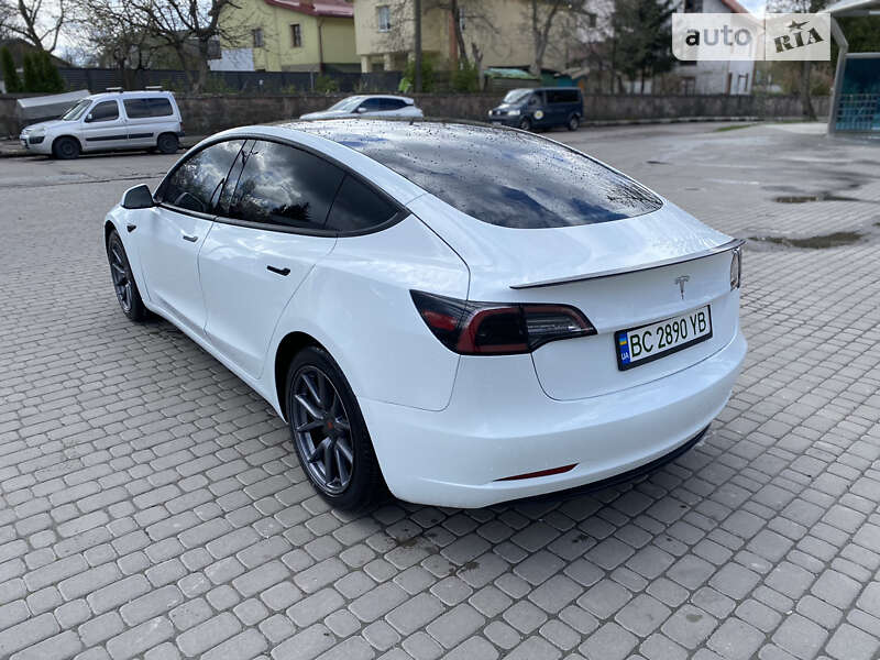 Седан Tesla Model 3 2020 в Львові