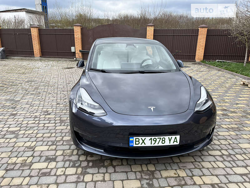 Седан Tesla Model 3 2020 в 