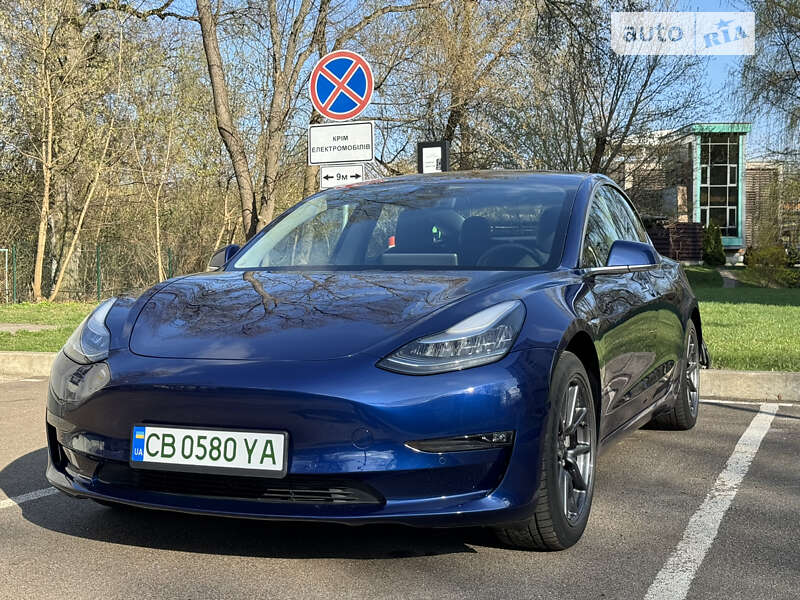 Седан Tesla Model 3 2018 в Чернигове