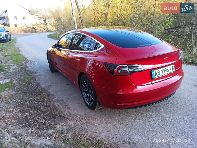 Седан Tesla Model 3 2019 в Виннице