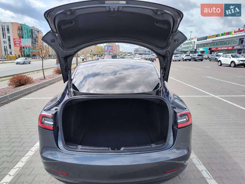 Седан Tesla Model 3 2019 в Киеве