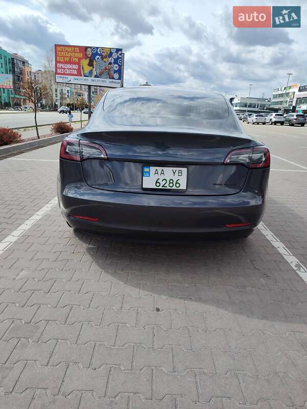 Седан Tesla Model 3 2019 в Киеве