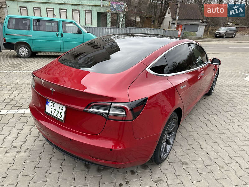 Седан Tesla Model 3 2018 в Черновцах
